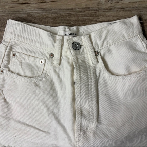 Moussy Vintage White Distressed Straight Cuffed Jean Women’s Size 23 - Picture 2 of 4